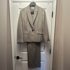 Evan Picone Taupe Women Suit Elegant Tailored Fit